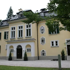 villa-trapp.salzburghotels.net/